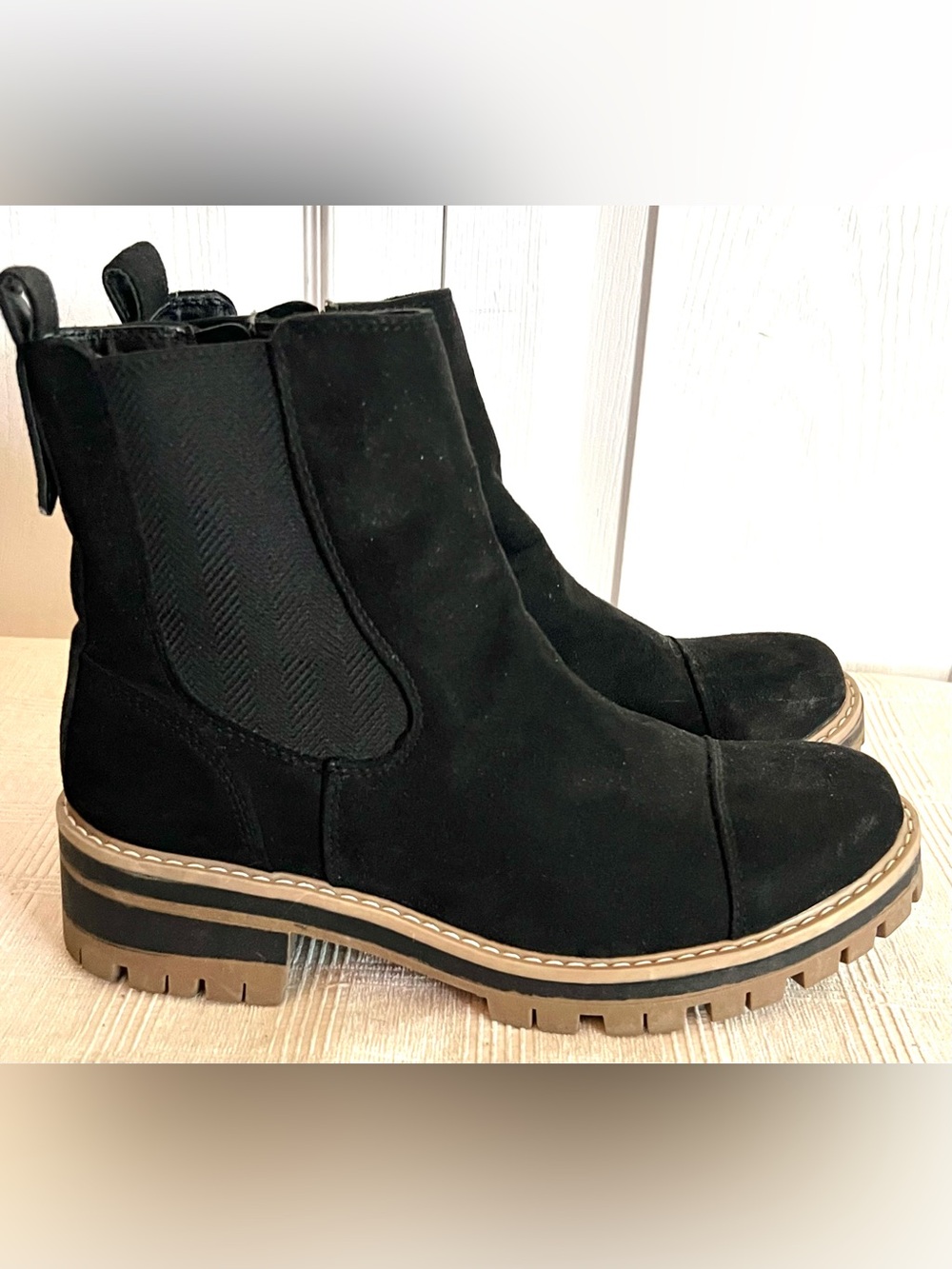 Time and Tru Black Faux Suede Chelsea Boots Lug Sole Zipper - Size 7